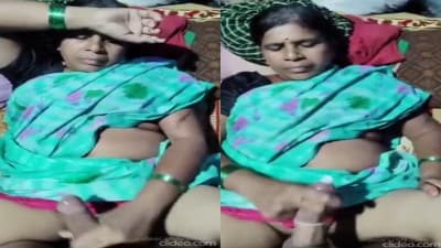 Old Aunty Jerking Young Dick Takes Mms Pron
