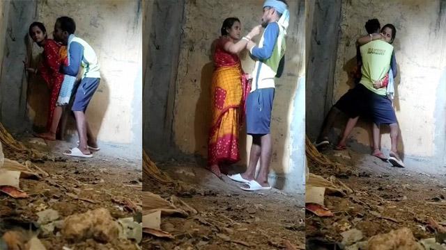 Bhabhi Ki Gand Majdoor Ne Khade Khade Record Kiya Viral